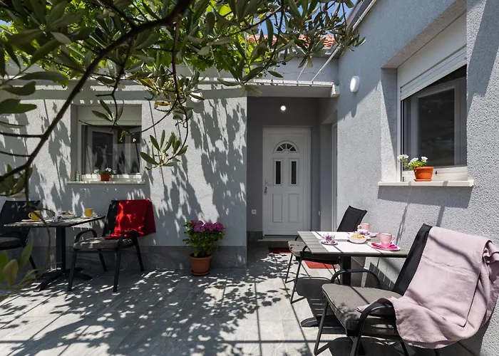 Apartments Roza