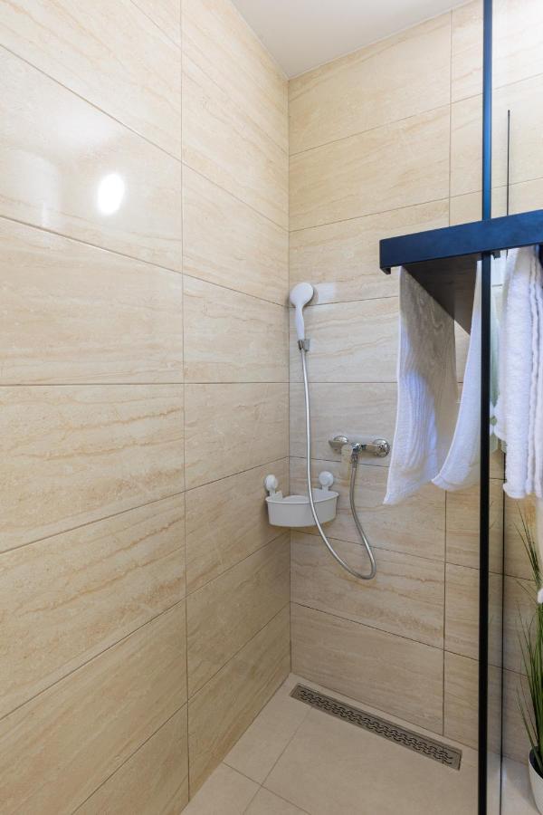 Apartment Roza *